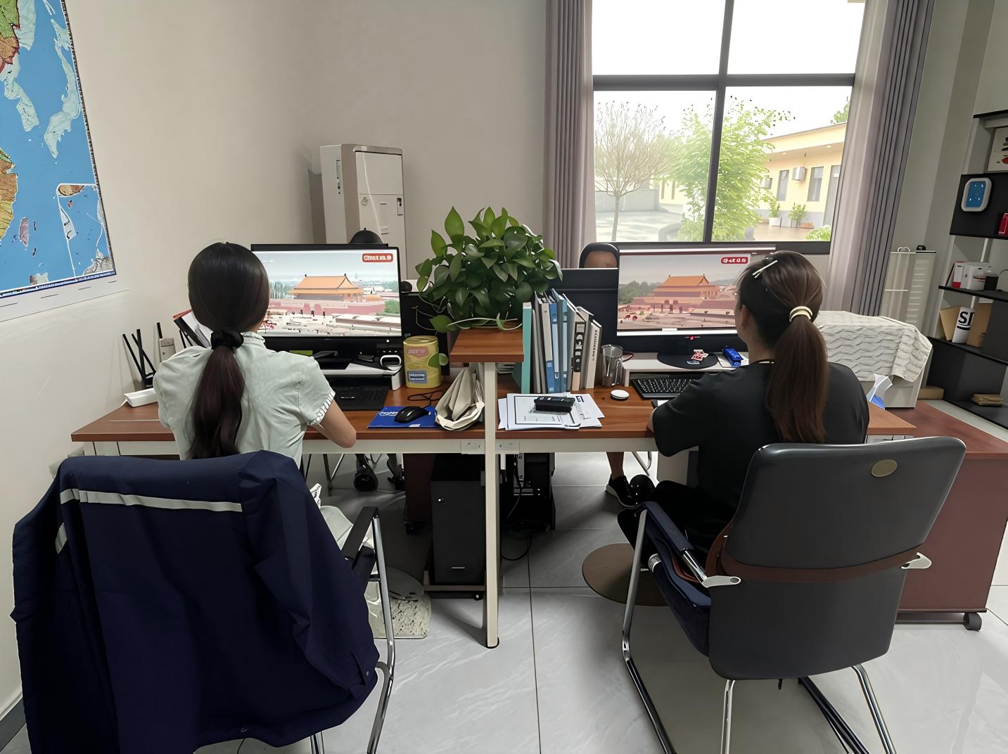 5798718e563427fa24bfb0b4b241519e